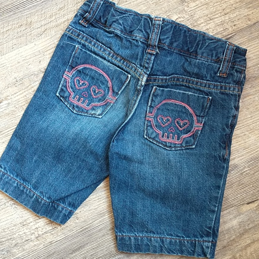 👑3/$15👑 Old Navy Jean Skull Shorts - Size 6 Girls